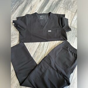 Figs - Catarina Top & Yola Pant- small 
Great condition
